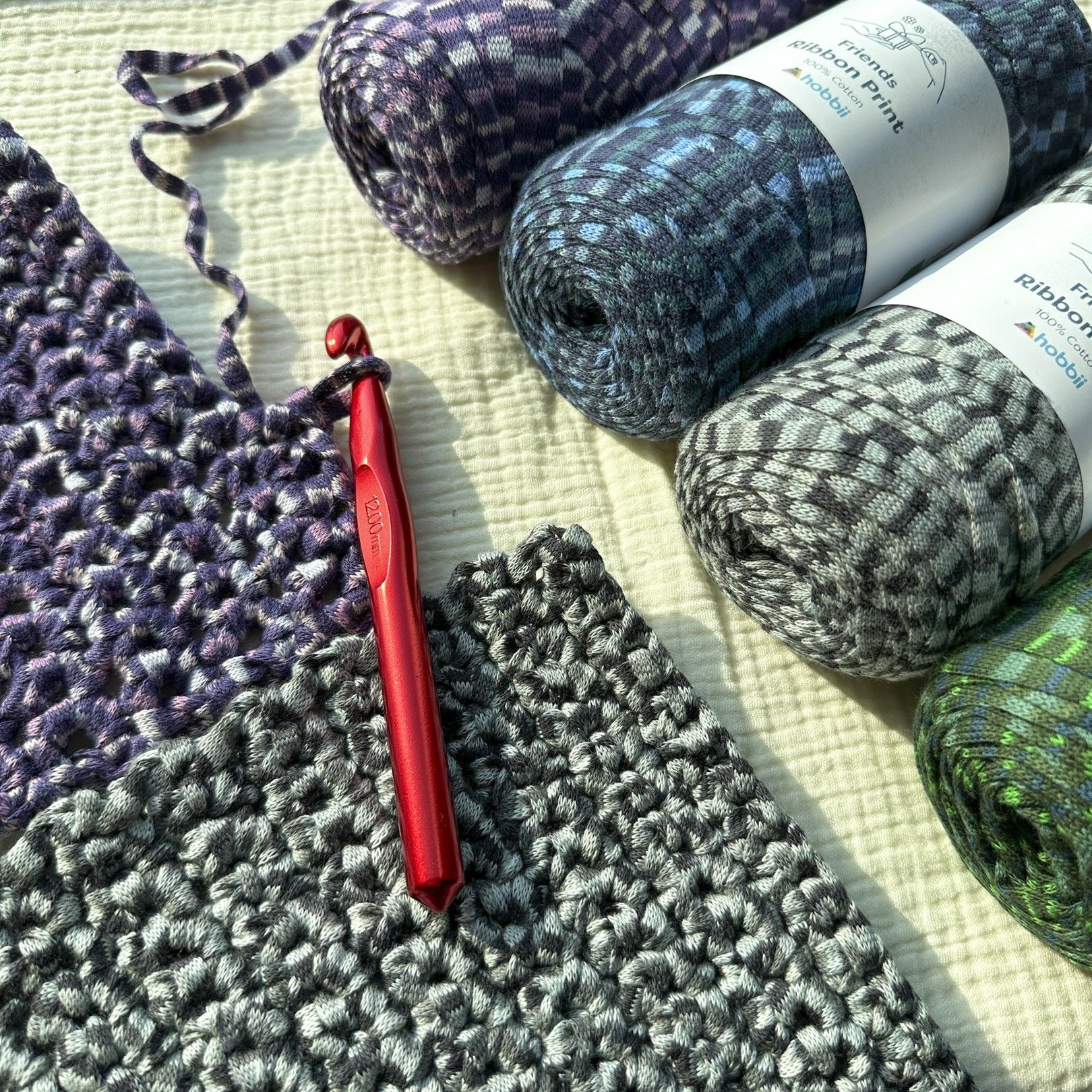 Friends Ribbon Print - Image 3